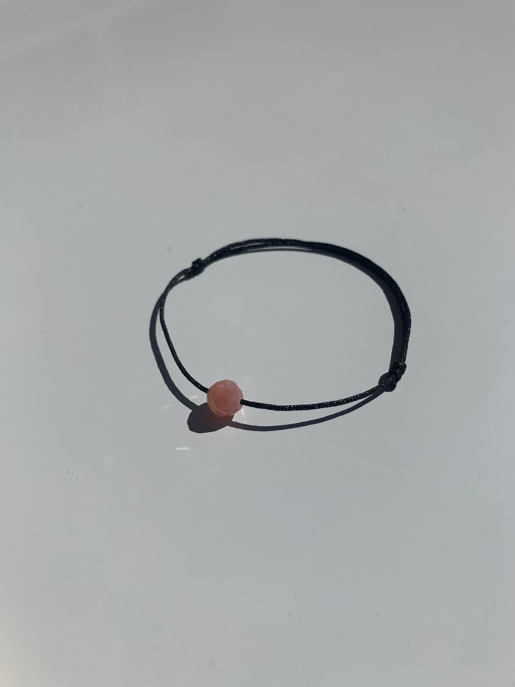 Bracelet Balance, cordon noir satiné, version épurée