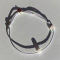 Bracelet Cancer, cordon gris, nacre et médaillon or