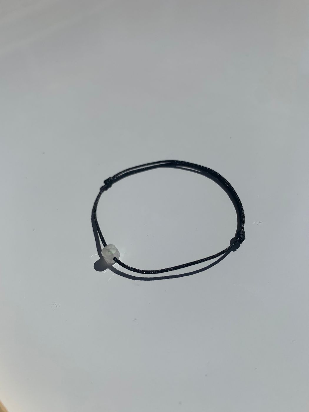 Bracelet Cancer, cordon noir satiné, version épurée